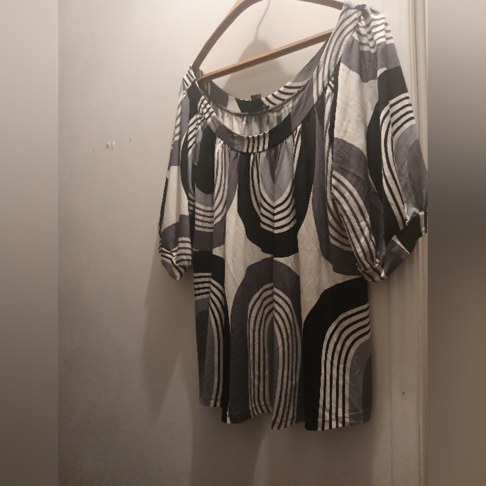 Stylish Black and White Women's Top Size Small